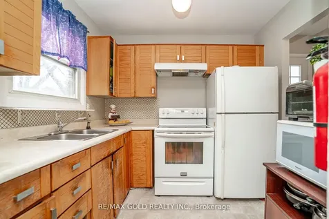 9 Mordon Court Brampton ON L6V 2B5