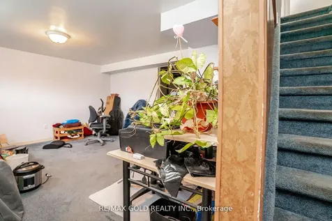 9 Mordon Court Brampton ON L6V 2B5