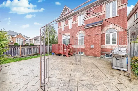 2 Tovey Terrace Brampton ON L6R 3E6