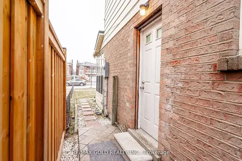 13 Martindale Crescent Brampton ON L6X 2V7