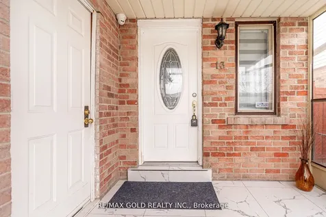 13 Martindale Crescent Brampton ON L6X 2V7