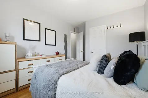1257 Alexandra Avenue Mississauga ON L5E 2A7