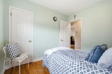 1257 Alexandra Avenue Mississauga ON L5E 2A7