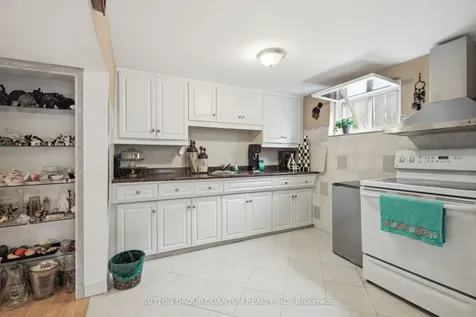 1257 Alexandra Avenue Mississauga ON L5E 2A7