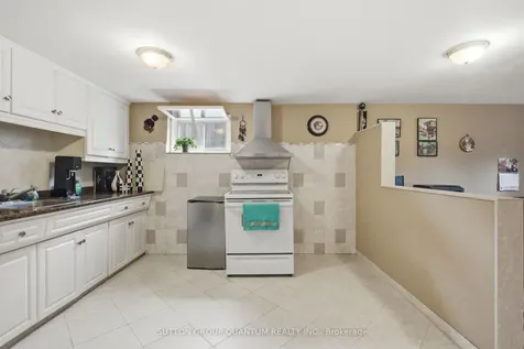 1257 Alexandra Avenue Mississauga ON L5E 2A7