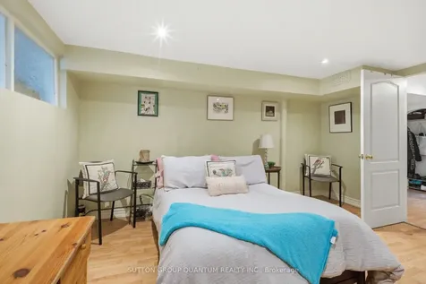 1257 Alexandra Avenue Mississauga ON L5E 2A7