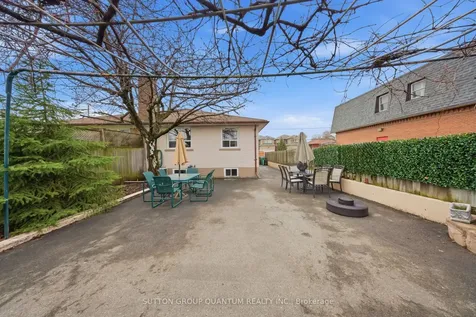 1257 Alexandra Avenue Mississauga ON L5E 2A7