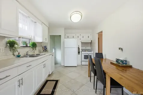 1257 Alexandra Avenue Mississauga ON L5E 2A7
