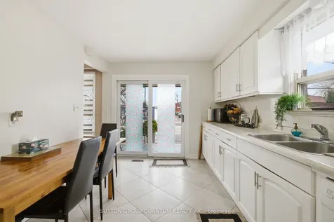1257 Alexandra Avenue Mississauga ON L5E 2A7