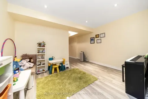 898 Mcnair Circle Milton ON L9T 6Y6