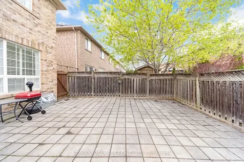 898 Mcnair Circle Milton ON L9T 6Y6