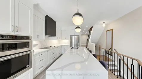 1321 Granrock Crescent Mississauga ON L5V 0E1
