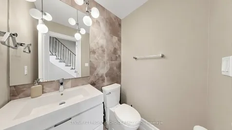 1321 Granrock Crescent Mississauga ON L5V 0E1