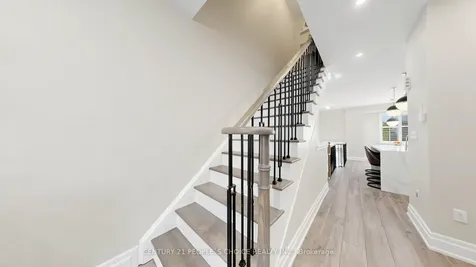 1321 Granrock Crescent Mississauga ON L5V 0E1