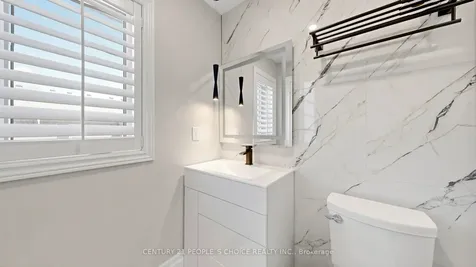 1321 Granrock Crescent Mississauga ON L5V 0E1