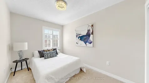 1321 Granrock Crescent Mississauga ON L5V 0E1
