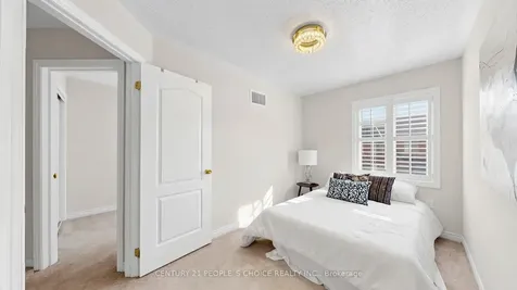 1321 Granrock Crescent Mississauga ON L5V 0E1