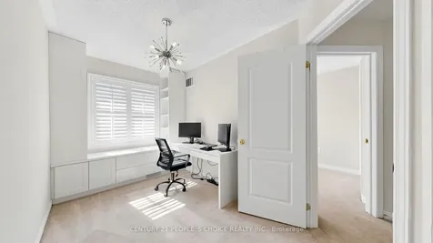 1321 Granrock Crescent Mississauga ON L5V 0E1