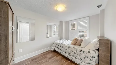 1321 Granrock Crescent Mississauga ON L5V 0E1