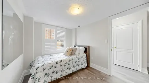 1321 Granrock Crescent Mississauga ON L5V 0E1