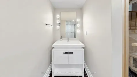 1321 Granrock Crescent Mississauga ON L5V 0E1