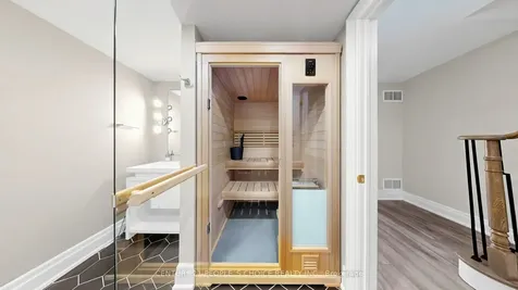 1321 Granrock Crescent Mississauga ON L5V 0E1