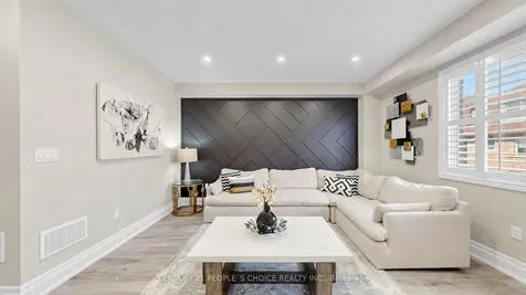 1321 Granrock Crescent Mississauga ON L5V 0E1