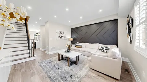 1321 Granrock Crescent Mississauga ON L5V 0E1