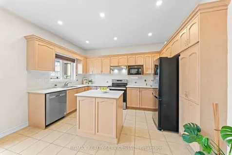 20 Strathdale Road Brampton ON L6P 2Y1