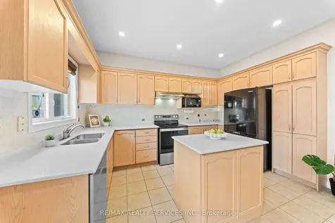 20 Strathdale Road Brampton ON L6P 2Y1