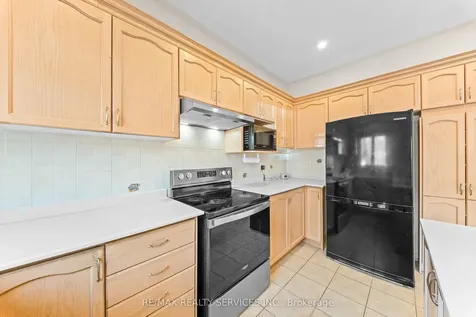 20 Strathdale Road Brampton ON L6P 2Y1