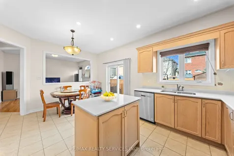 20 Strathdale Road Brampton ON L6P 2Y1
