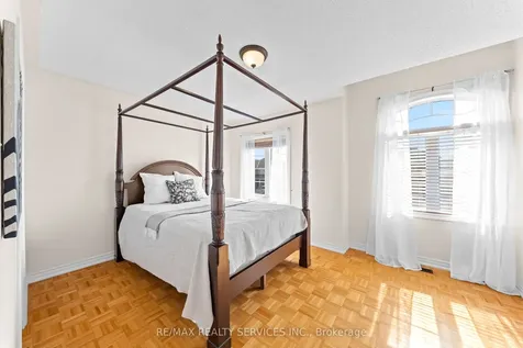 20 Strathdale Road Brampton ON L6P 2Y1