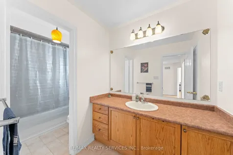 20 Strathdale Road Brampton ON L6P 2Y1