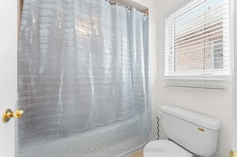 20 Strathdale Road Brampton ON L6P 2Y1