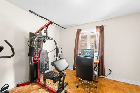 20 Strathdale Road Brampton ON L6P 2Y1