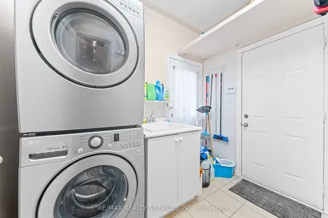 20 Strathdale Road Brampton ON L6P 2Y1