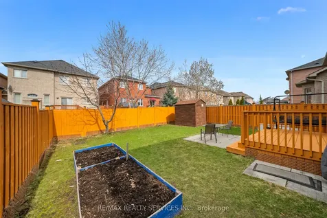 20 Strathdale Road Brampton ON L6P 2Y1