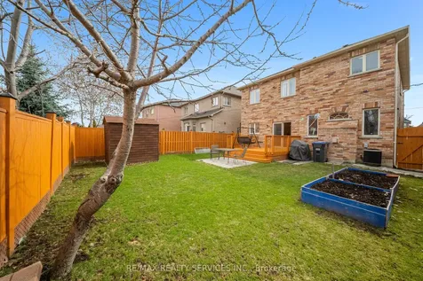 20 Strathdale Road Brampton ON L6P 2Y1