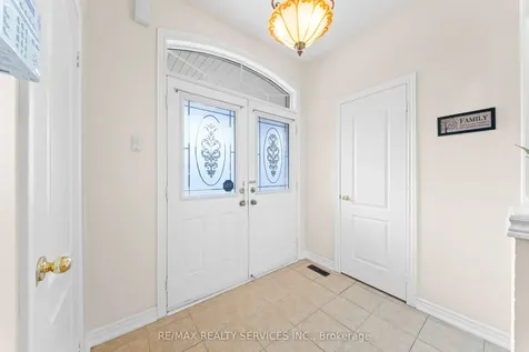 20 Strathdale Road Brampton ON L6P 2Y1
