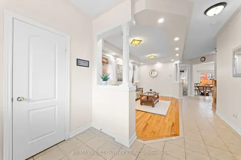 20 Strathdale Road Brampton ON L6P 2Y1