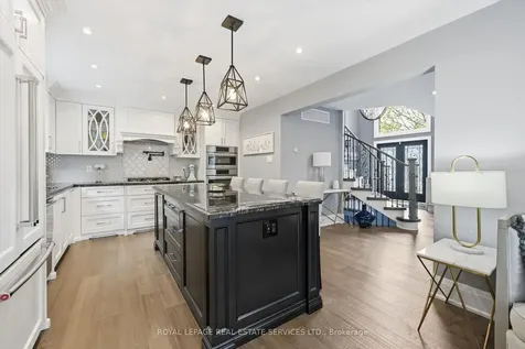 1256 Fieldcrest Lane Oakville ON L6M 2L8