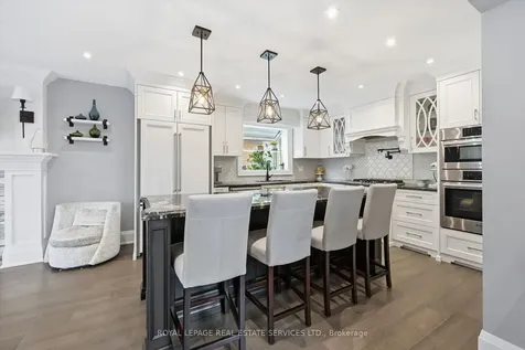 1256 Fieldcrest Lane Oakville ON L6M 2L8