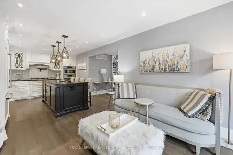 1256 Fieldcrest Lane Oakville ON L6M 2L8