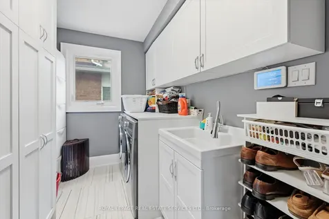 1256 Fieldcrest Lane Oakville ON L6M 2L8