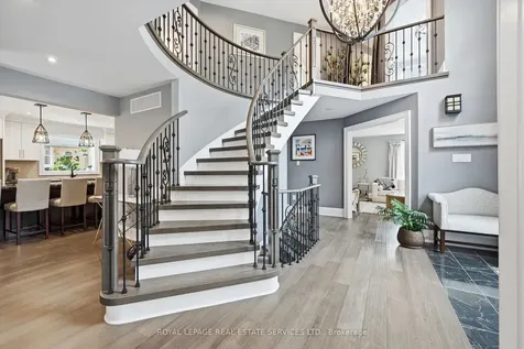 1256 Fieldcrest Lane Oakville ON L6M 2L8