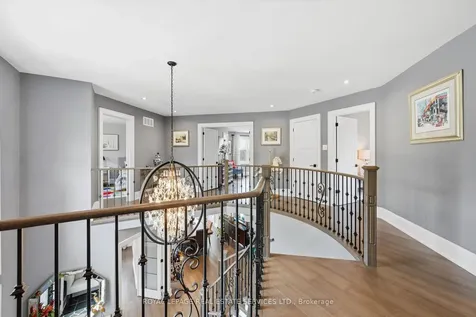 1256 Fieldcrest Lane Oakville ON L6M 2L8