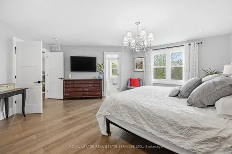 1256 Fieldcrest Lane Oakville ON L6M 2L8