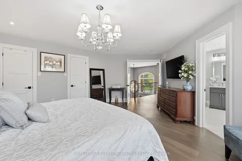 1256 Fieldcrest Lane Oakville ON L6M 2L8