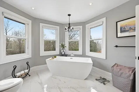 1256 Fieldcrest Lane Oakville ON L6M 2L8